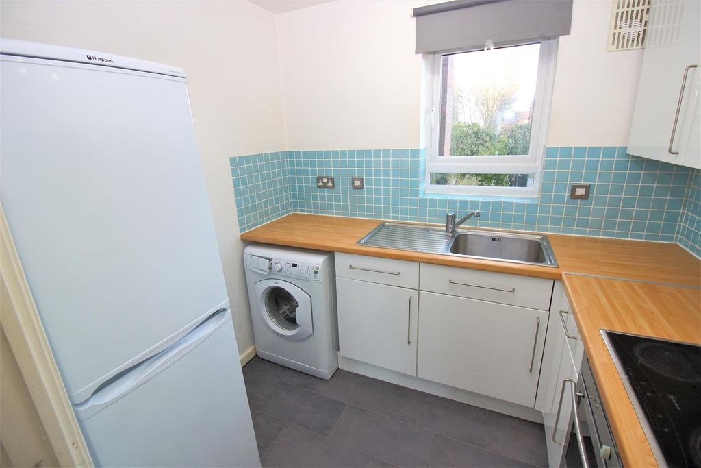 Property photo 2 of 8 Kitchen 2.Jpg