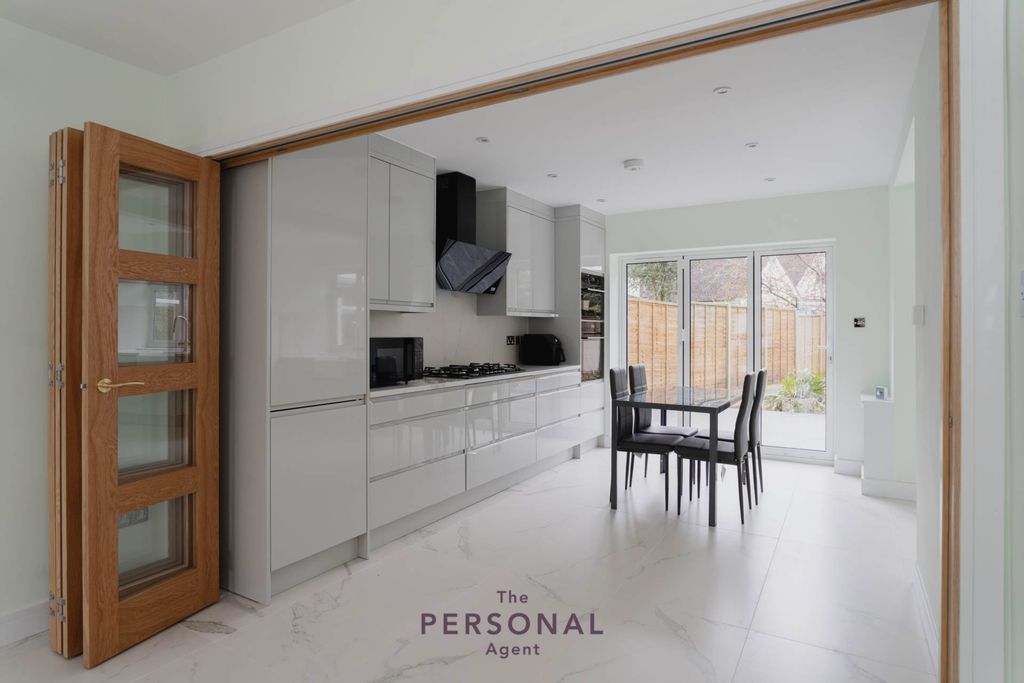 Property photo 2 of 21