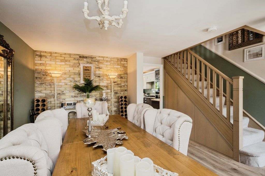 Property photo 2 of 28 Pbox-Img.Jpg