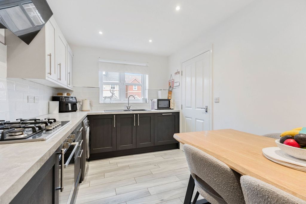 Property photo 3 of 26