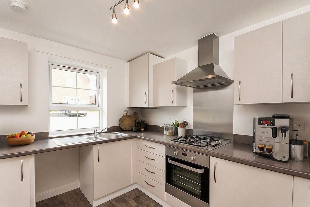 Property photo 2 of 9 Kitchen