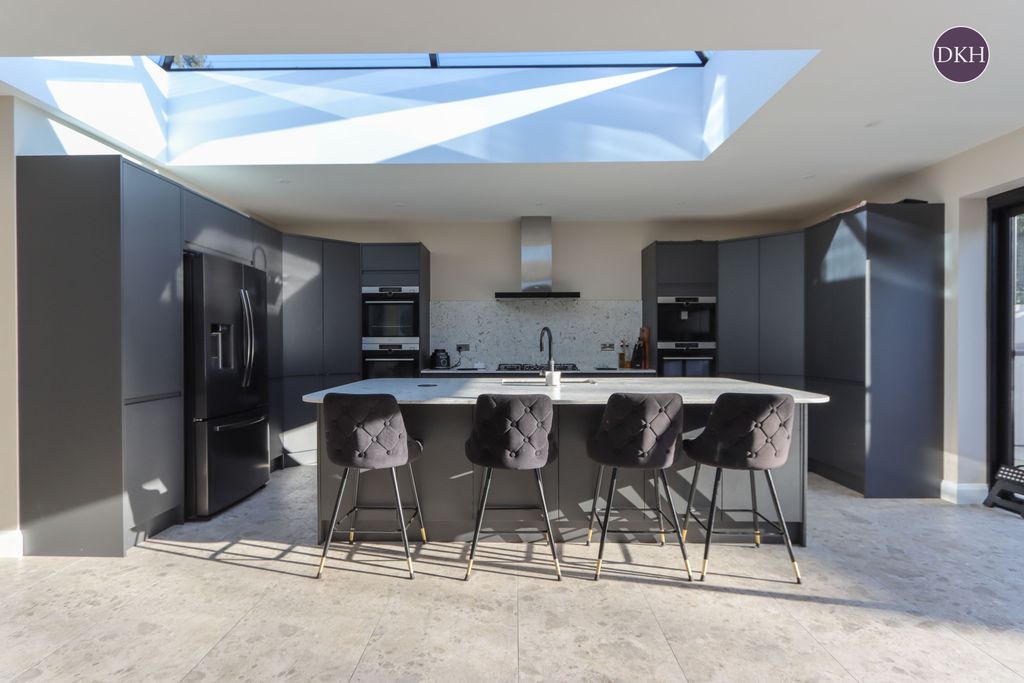 Property photo 2 of 19 Picture No. 11