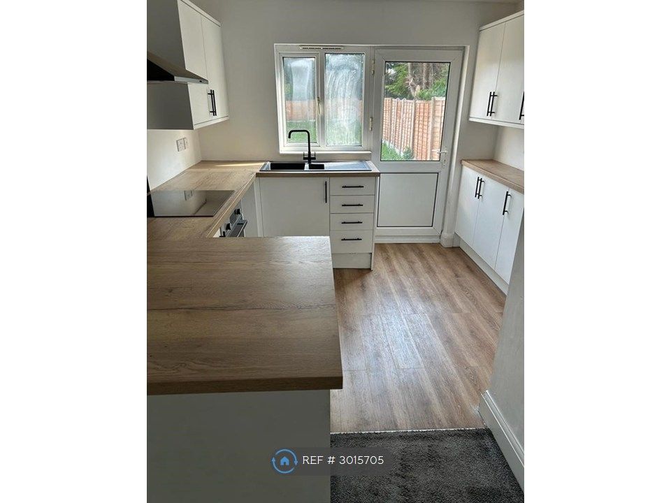 Property photo 3 of 6 Kitchen