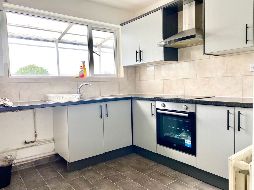 Property photo 3 of 7 Kitchen