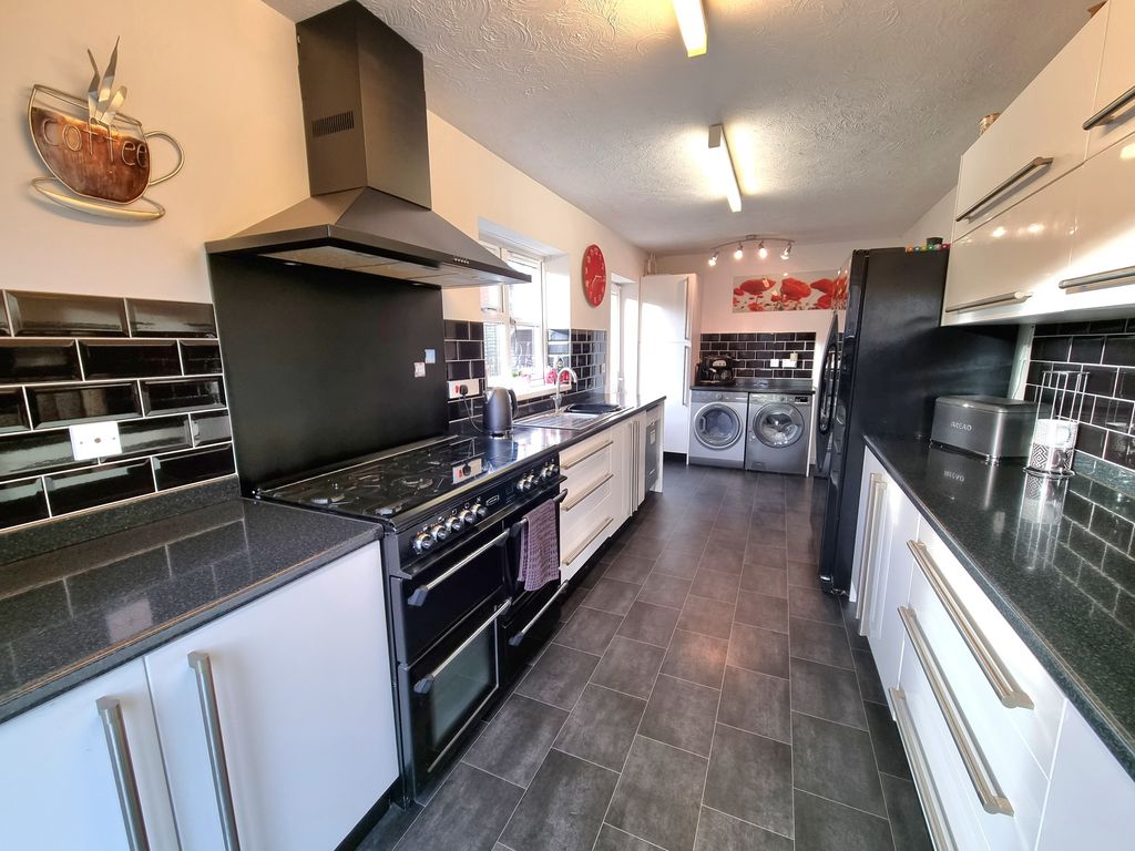 Property photo 2 of 20 Kitchen