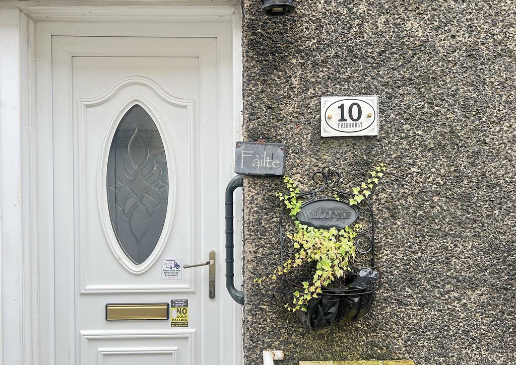 Property photo 2 of 31