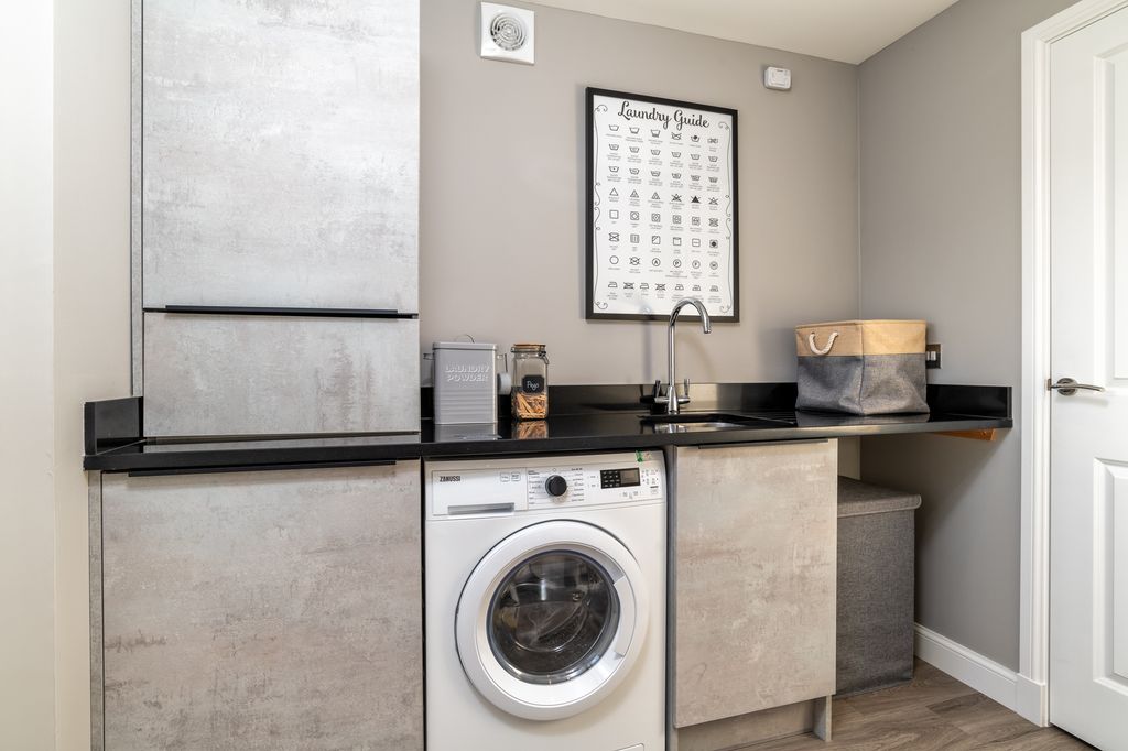 Property photo 3 of 10 Dev002497_Ballater_H469_013