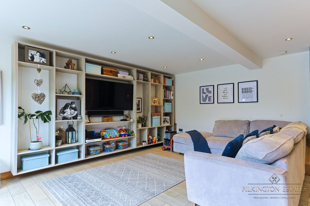 Property photo 3 of 27 4320614