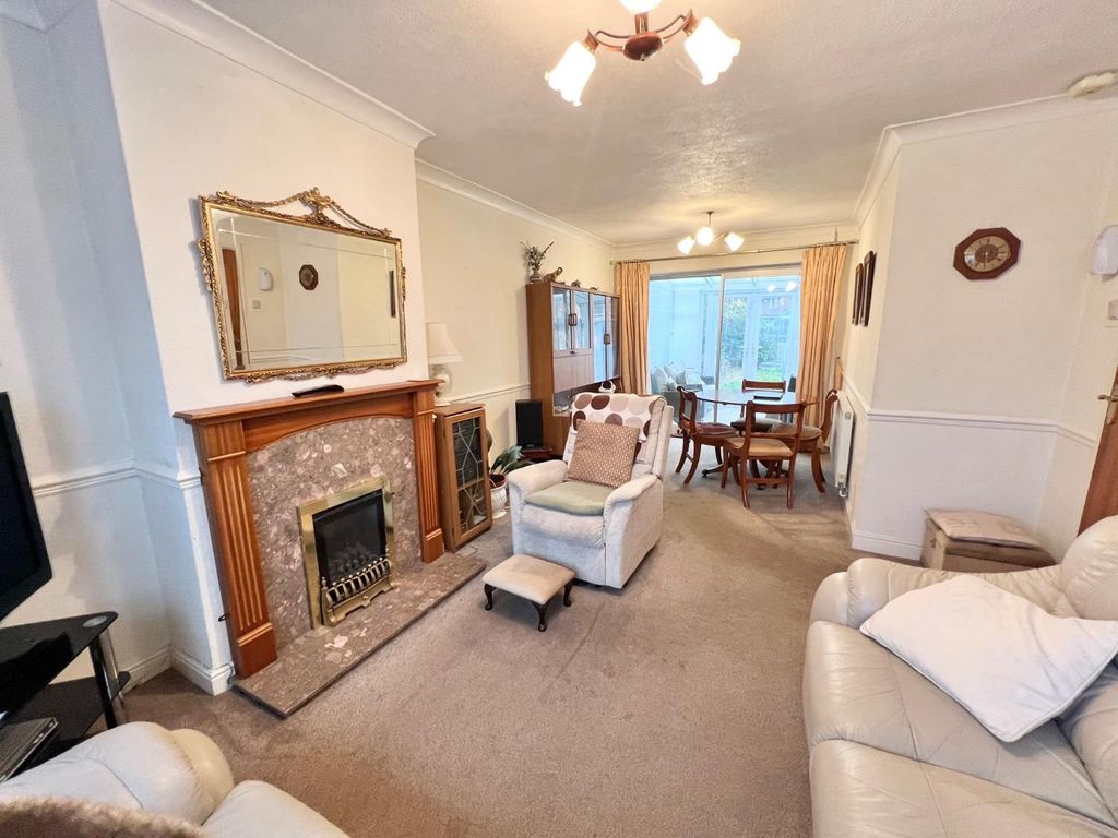 Property photo 2 of 12 Lounge/Diner