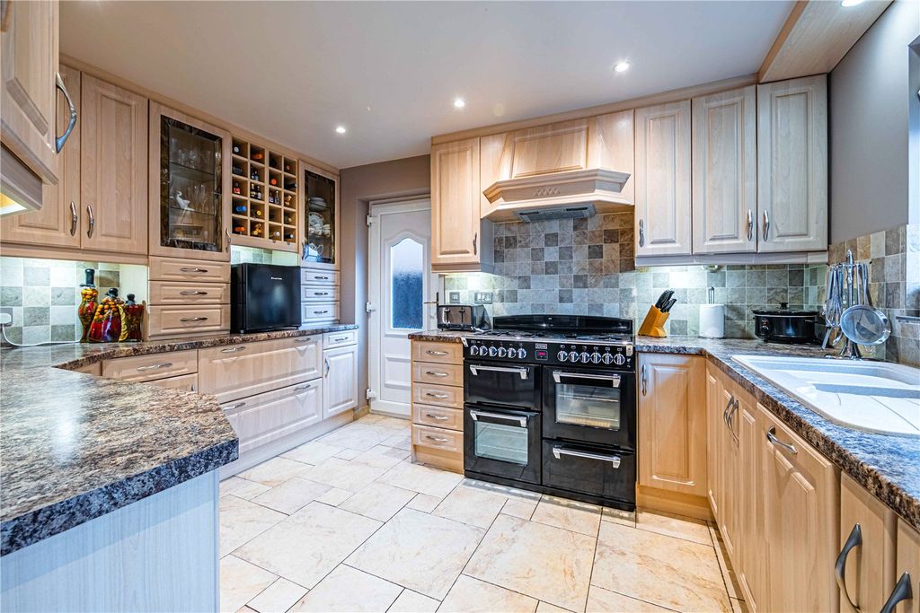 Property photo 3 of 19 Picture No. 16