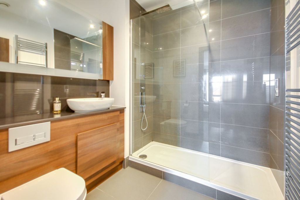 Additional image 10 of 2 bed flat for saleQueens Road, East Grinstead RH19