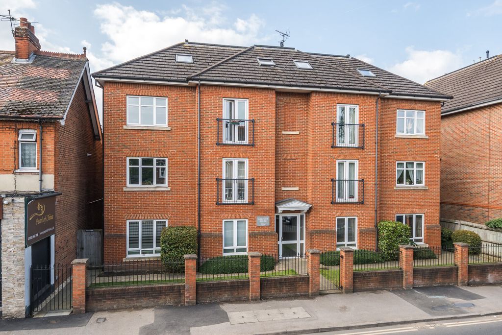 Property photo 1 of 12 1298134-1-682ee65...