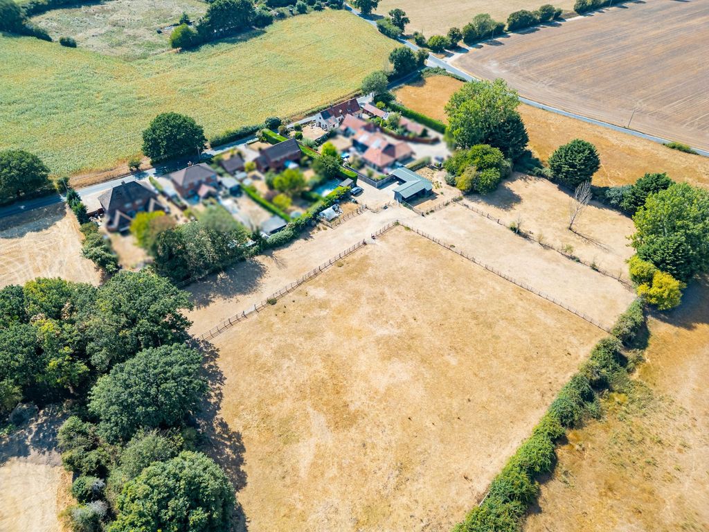 Property photo 2 of 33