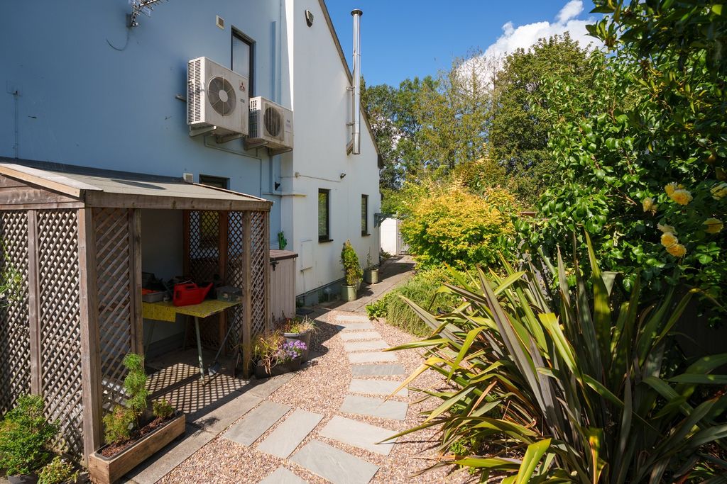 Property photo 2 of 22 5320664