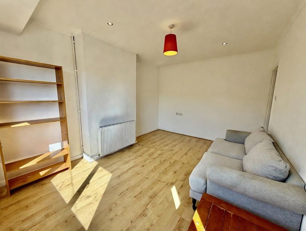 Property photo 3 of 8 Pa8Gg.Jpg