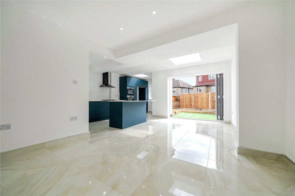 Property photo 2 of 20 Picture No. 06