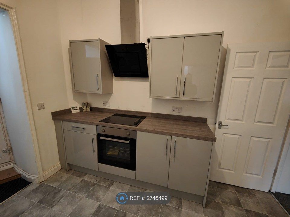 Property photo 2 of 10 Kitchen