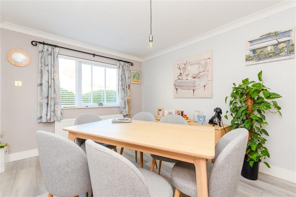 Property photo 3 of 11 Dining Room