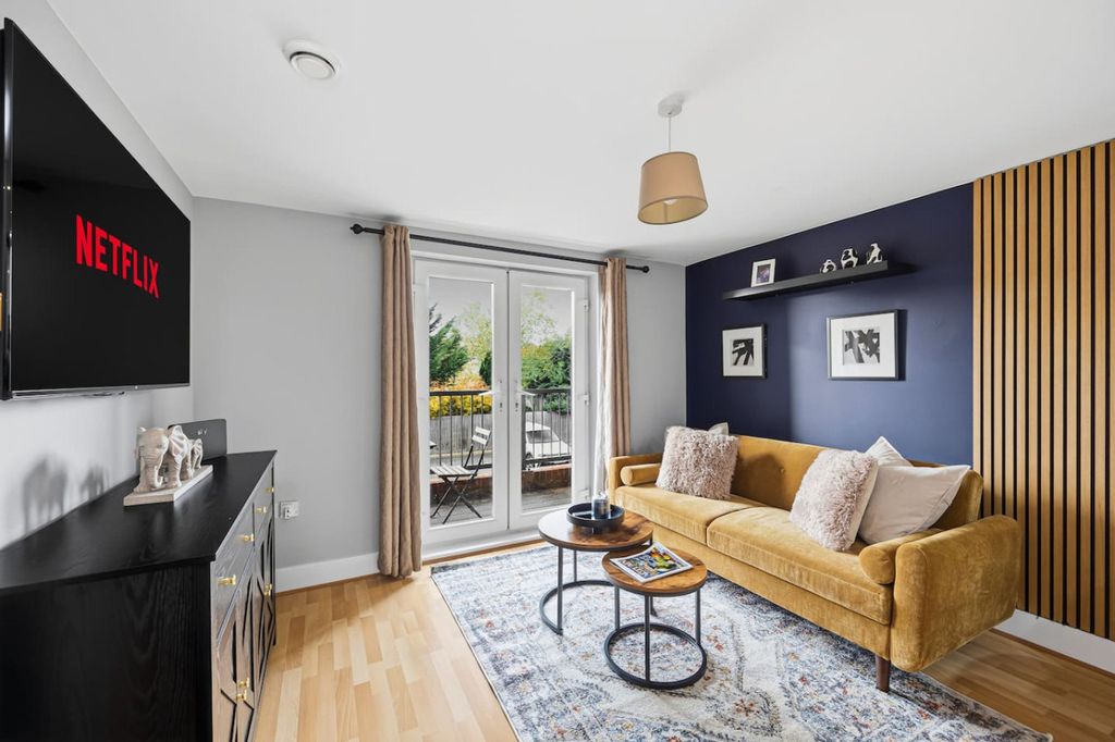 Property photo 1 of 36 Living Room