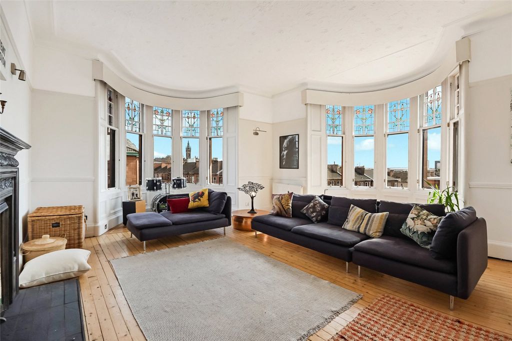 Property photo 2 of 23 Living Room