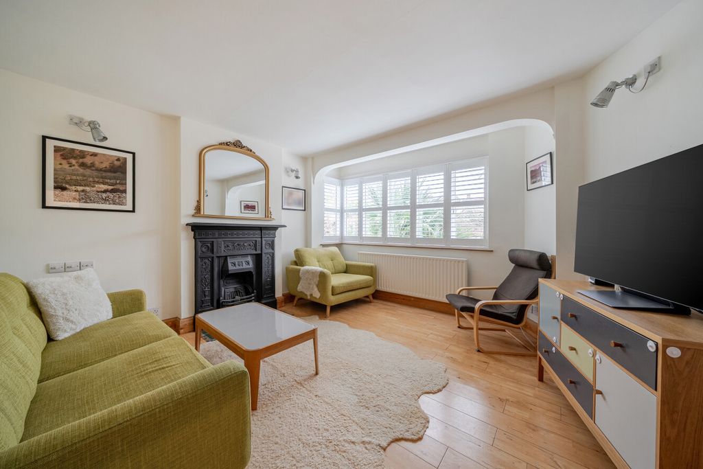 Property photo 2 of 19 1409874-18-698Dbc...