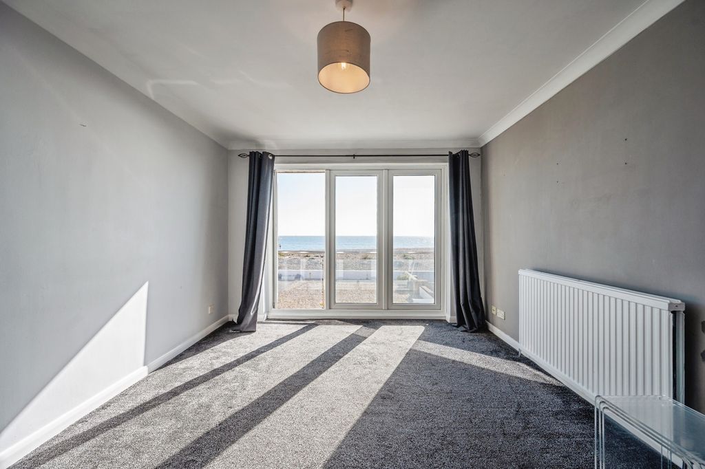 Property photo 3 of 17 Photo