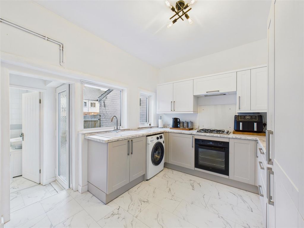 Property photo 2 of 8 Kitchen