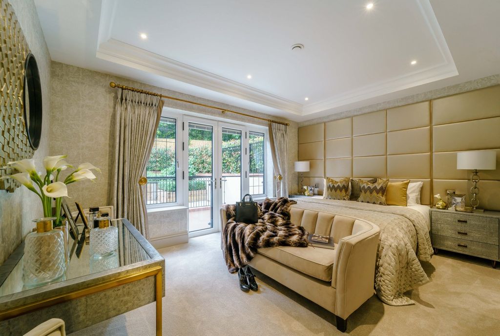 Property photo 3 of 15 Principle Bedroom