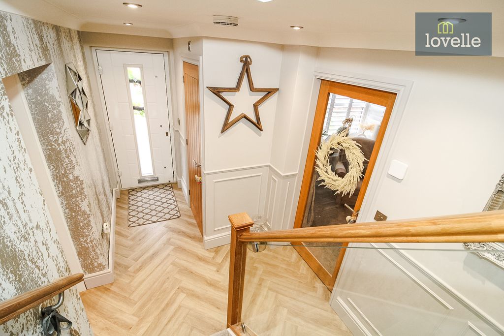 Property photo 2 of 40