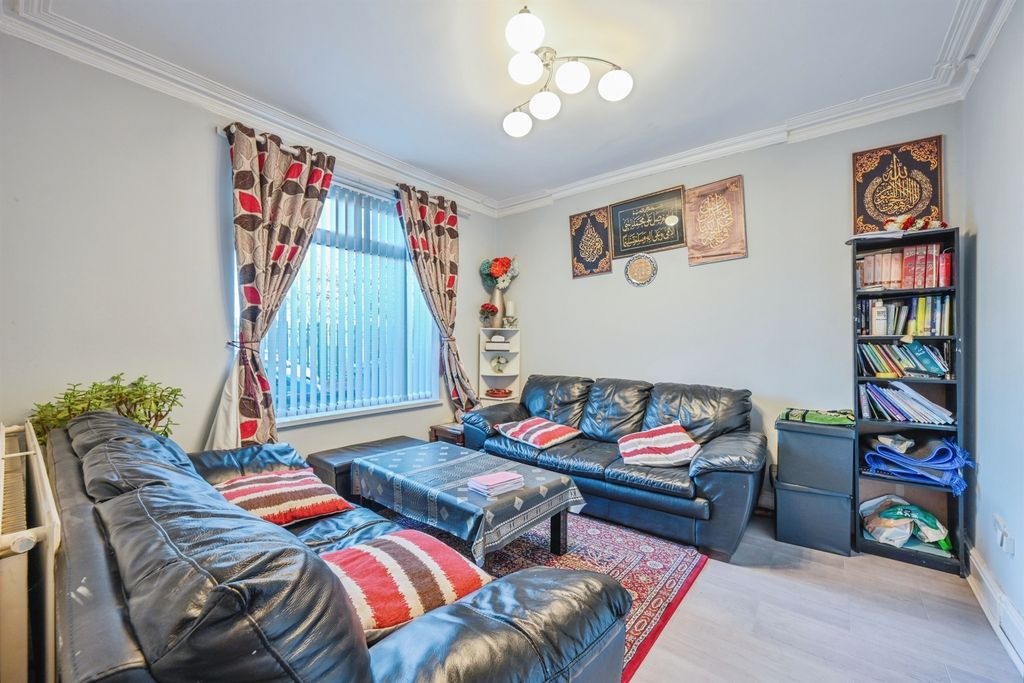 Property photo 2 of 17