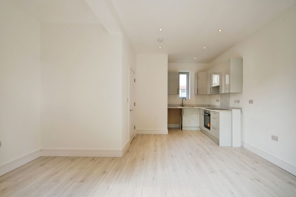 Property photo 2 of 16 Pbox-Img.Jpg