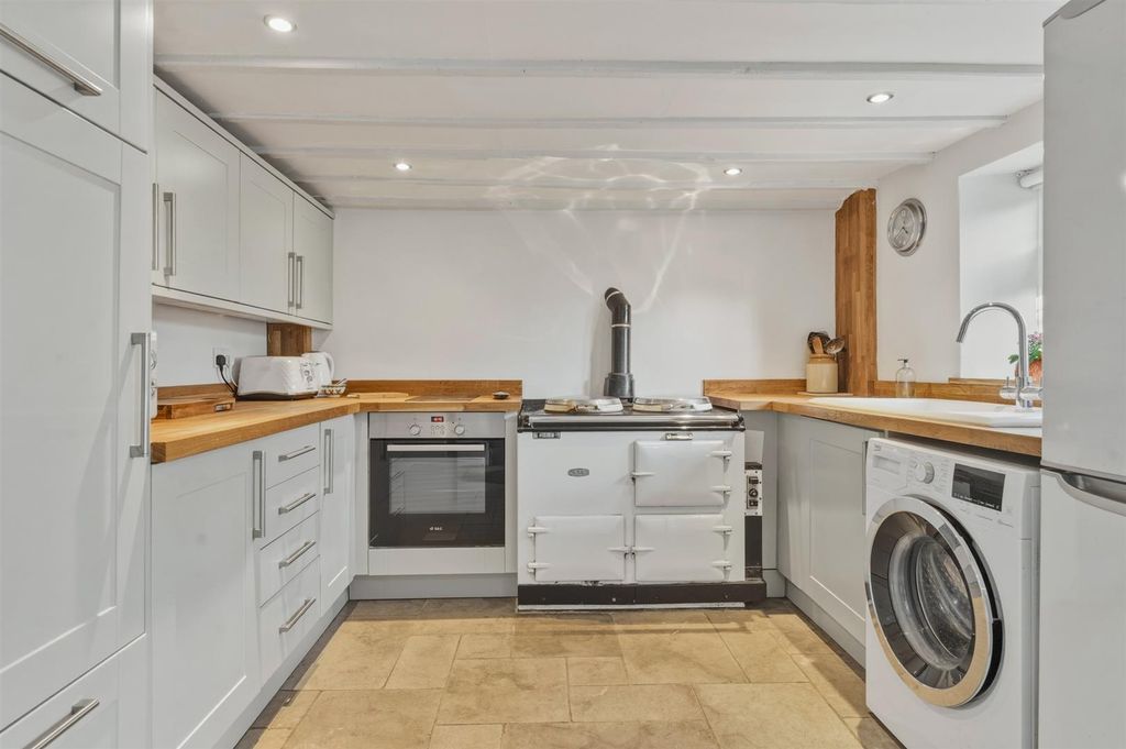 Property photo 3 of 19 52 Barnard Gate-39.Jpg