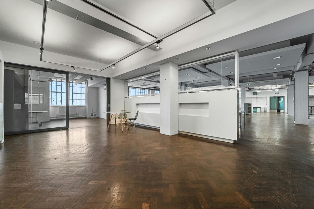 Property photo 2 of 6 Ht-Bc-361Cityroad-5.Jpg