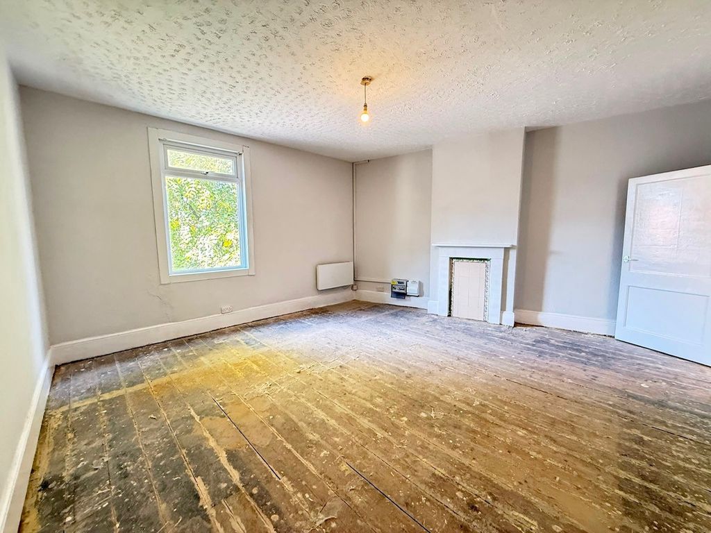Property photo 3 of 5