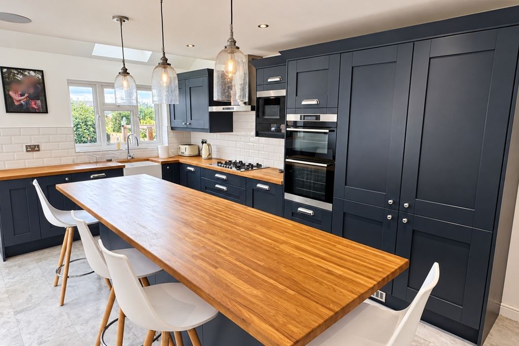 Property photo 2 of 13 5554774