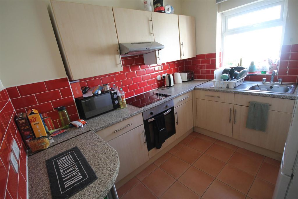 Property photo 2 of 7 Kitchen.Jpg