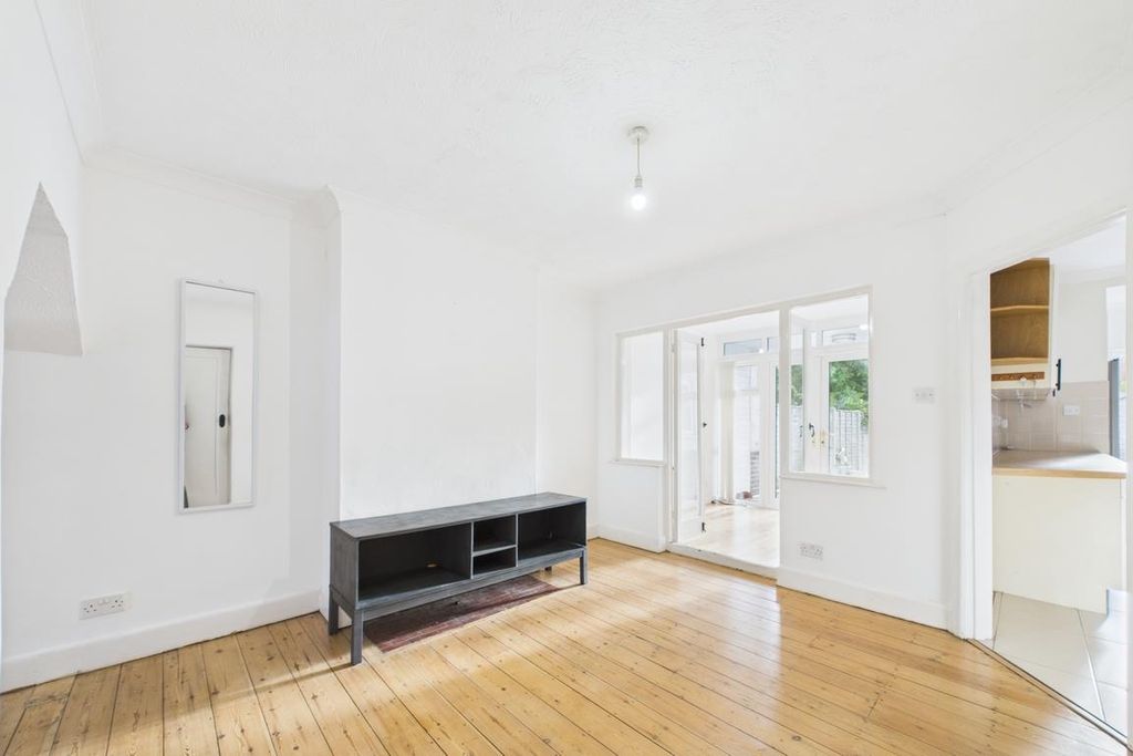Property photo 3 of 16 Cam01894G0-Pr0203-Still029.Jpg
