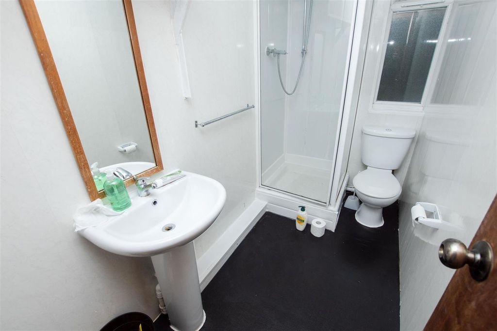 5 bed shared accommodation to rentHubert Road, Birmingham, West Midlands B29 photo 4