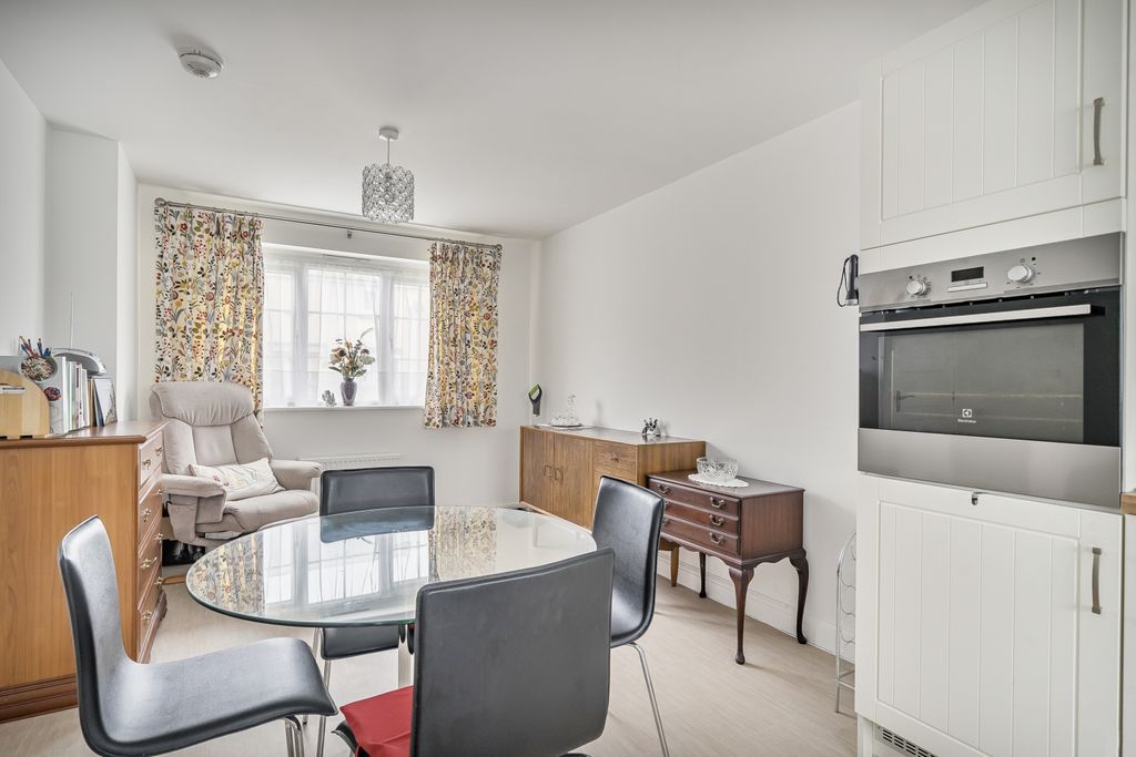 Property photo 3 of 19 1347808-21-68c172296B6ce-Arw