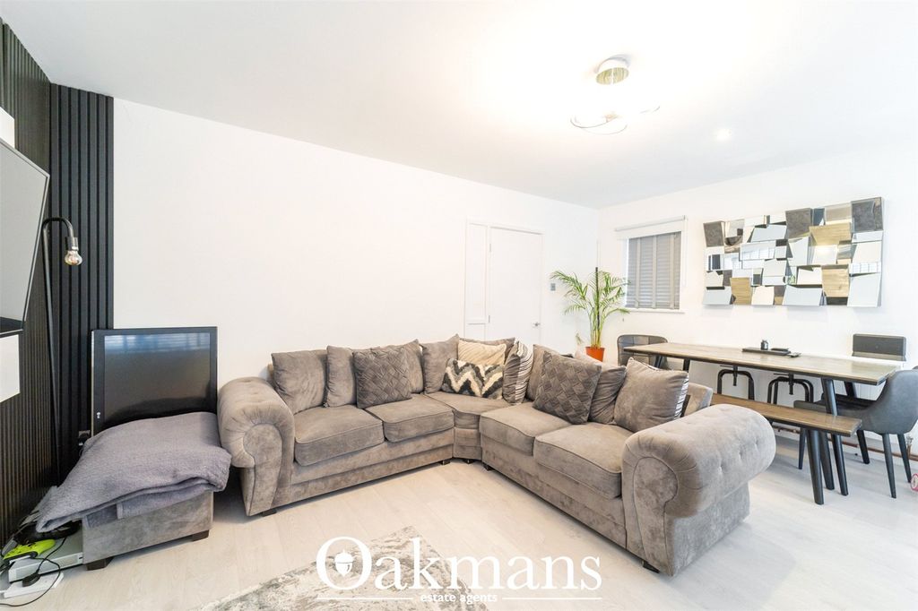 Property photo 2 of 32 Picture No. 12