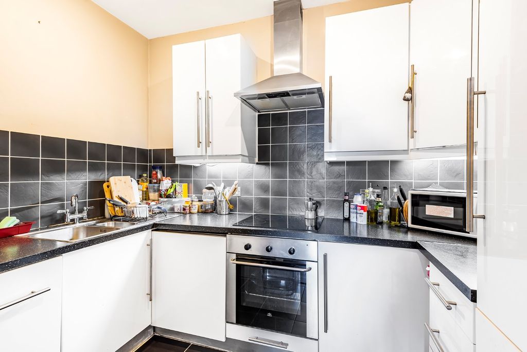 Property photo 3 of 8 Picture No. 15