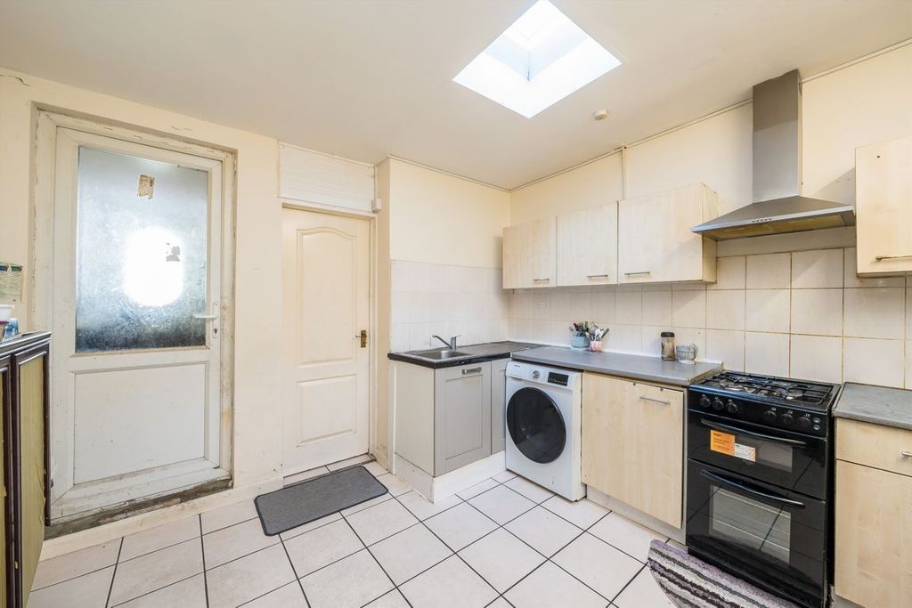 Property photo 3 of 5