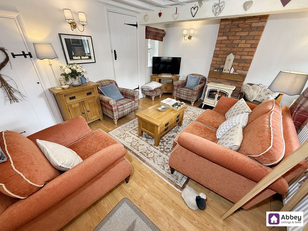 Property photo 3 of 25 Lounge