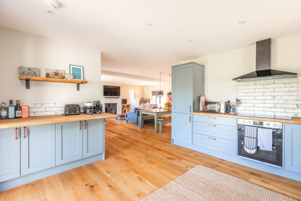 Property photo 3 of 15 Kitchen