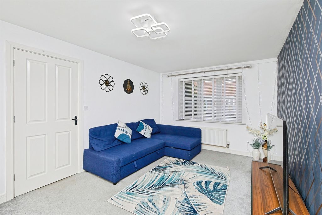 Property photo 2 of 20