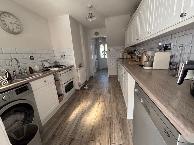 Property photo 3 of 21 Kitchen