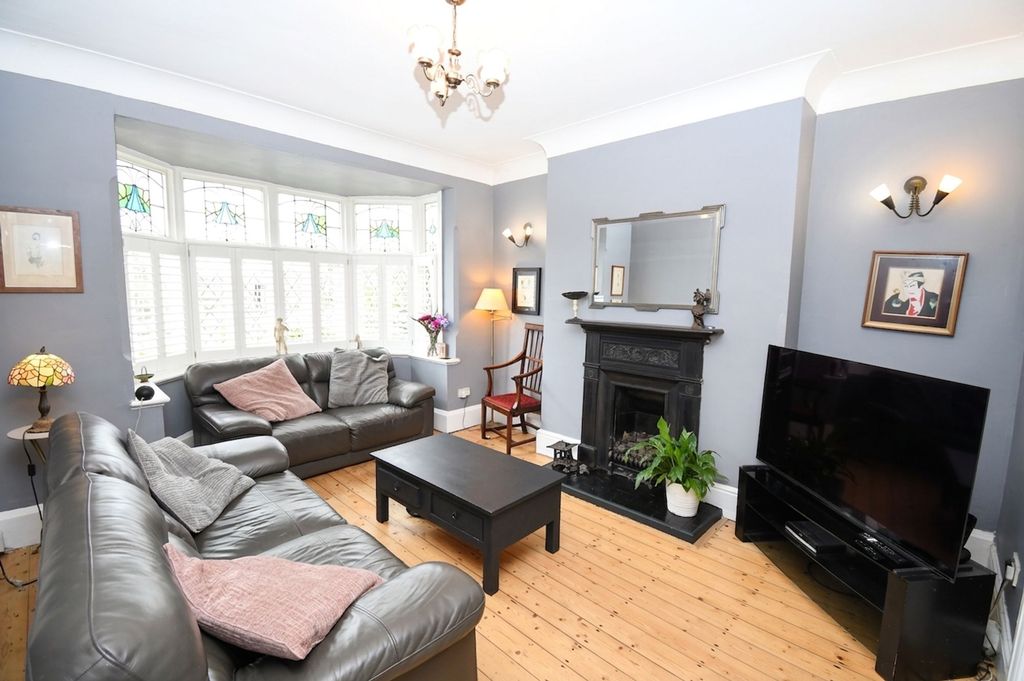 Property photo 2 of 19