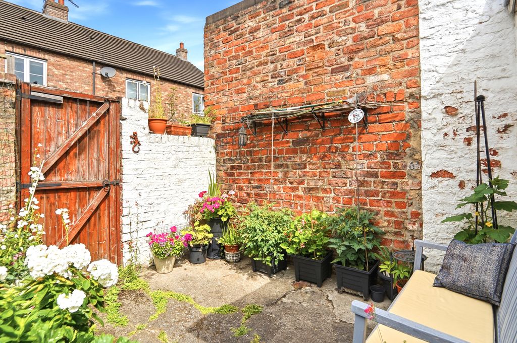 Property photo 2 of 12 Img004