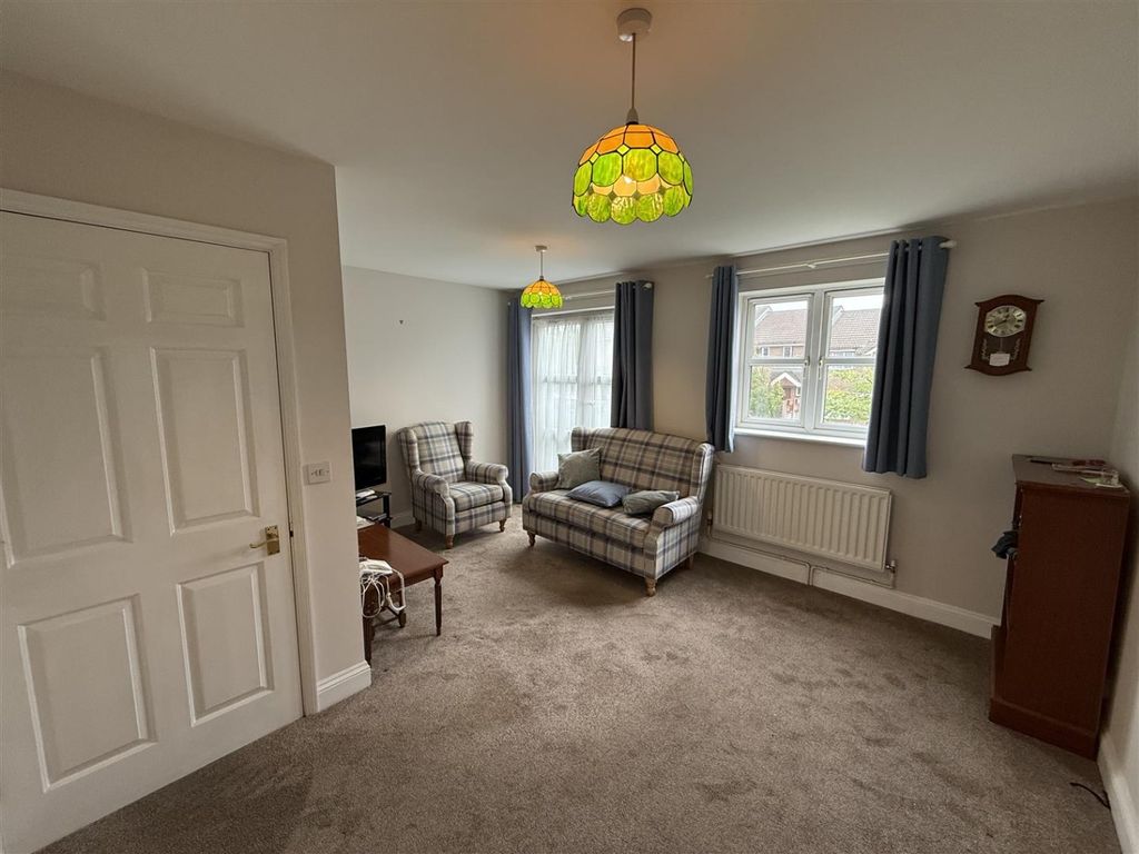 Property photo 3 of 9 4546022