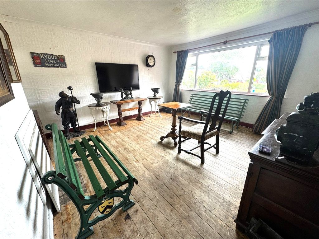 Property photo 2 of 18 Picture No. 19
